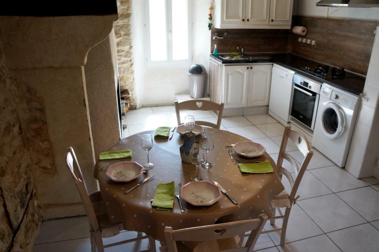 Gite **** "Le Refuge Des Fees" Saint-Julien-du-Gua Exterior foto